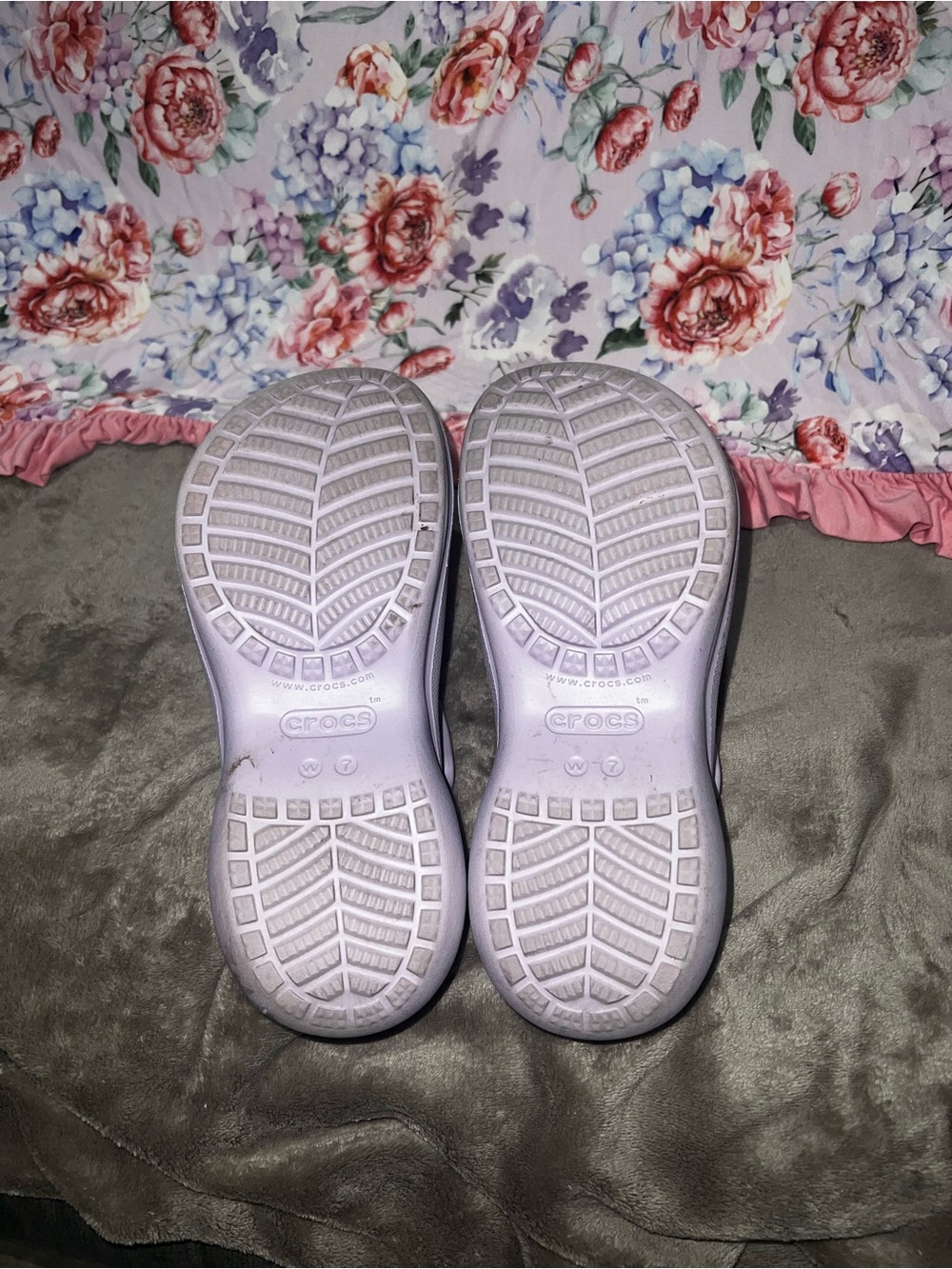 Crocs platform size 7 in Lilac with Jibbitz Charms - Picture 4 of 5